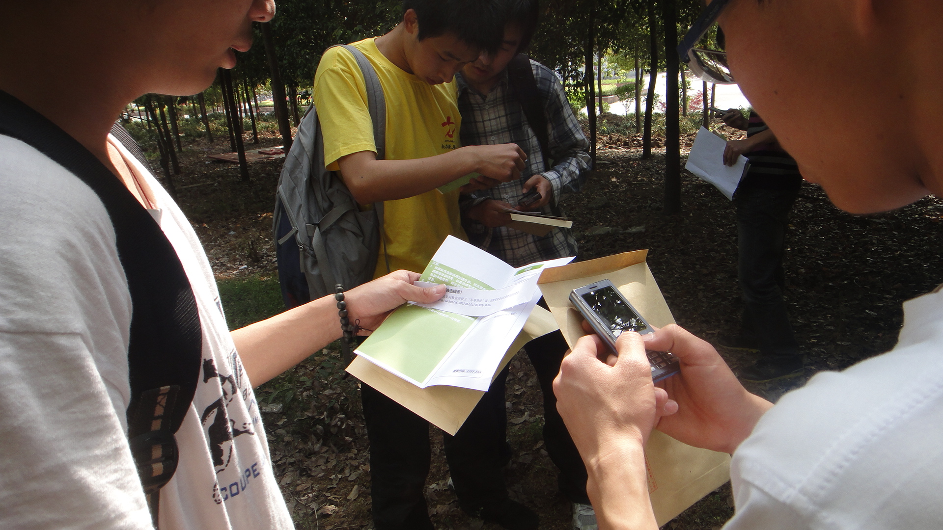 冥思苦想,搜寻谜底